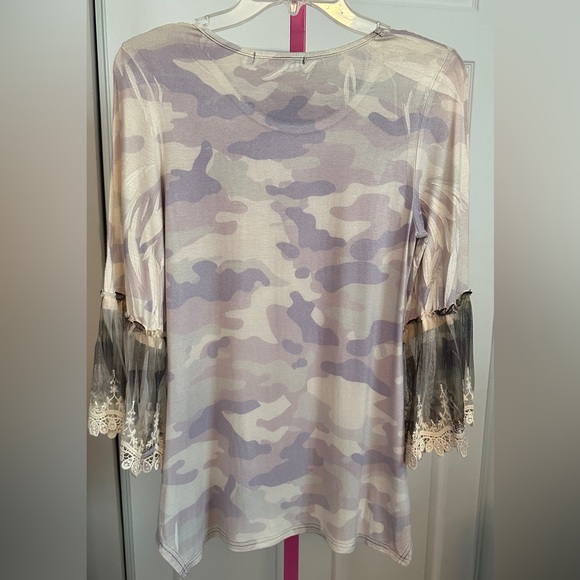 Origami by Vivian Camo & Lace Top - Picture 3 of 5